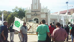 Movilización, escrache y reclamo a fábrica de implementos agrícolas.