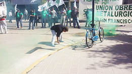 Movilización, escrache y reclamo a fábrica de implementos agrícolas.